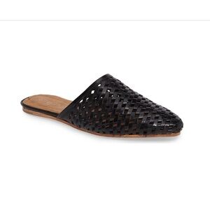 Jeffrey Campbell Doshi woven flat mules in black  leather size 6